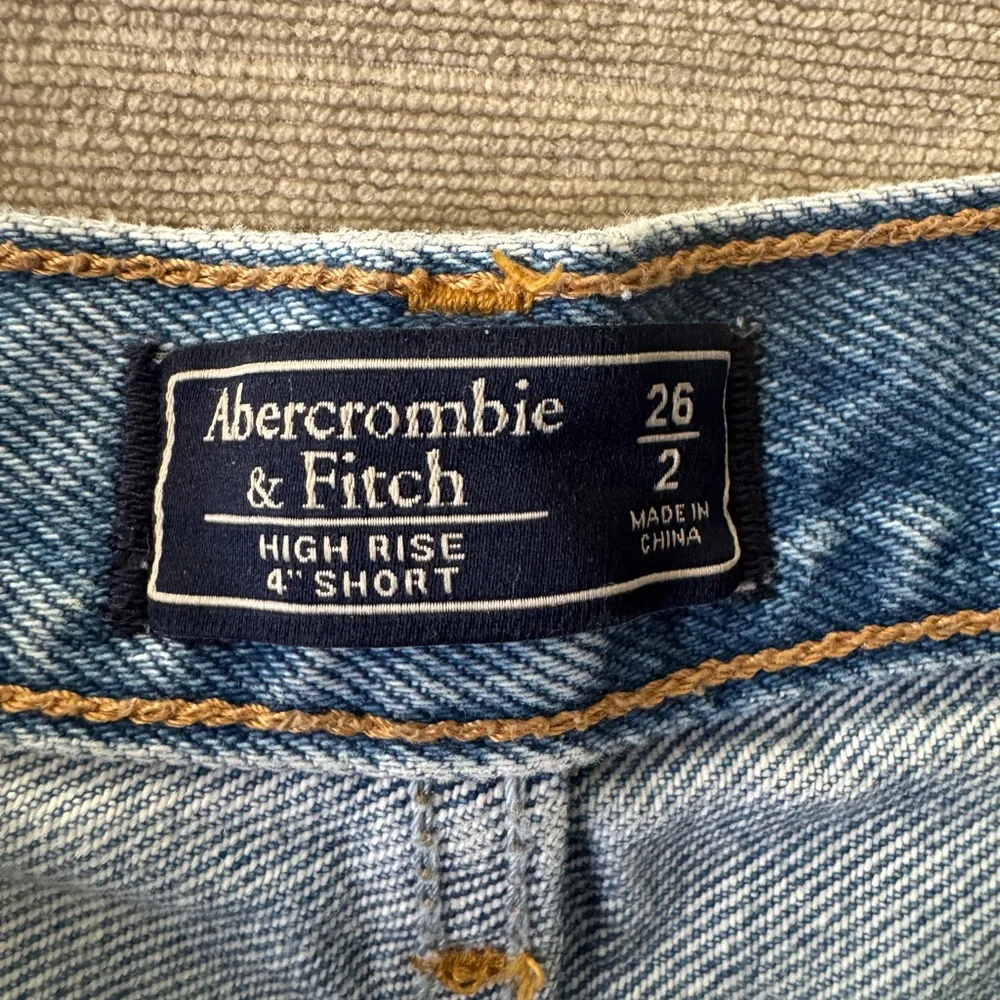 Abercrombie & Fitch High Rise Distressed Denim Shorts 4” Short Size 26